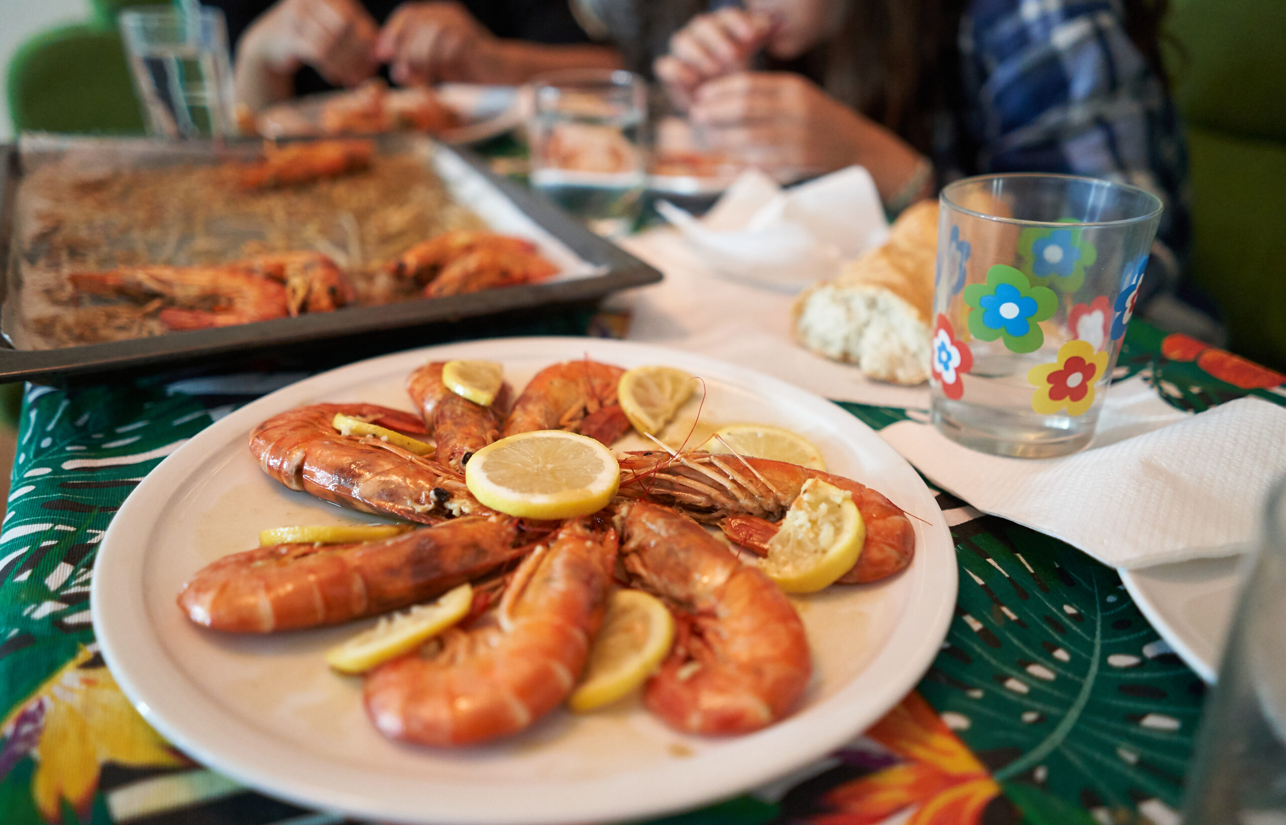 Plate Of Cooked Shrimp With Sliced Lemon 