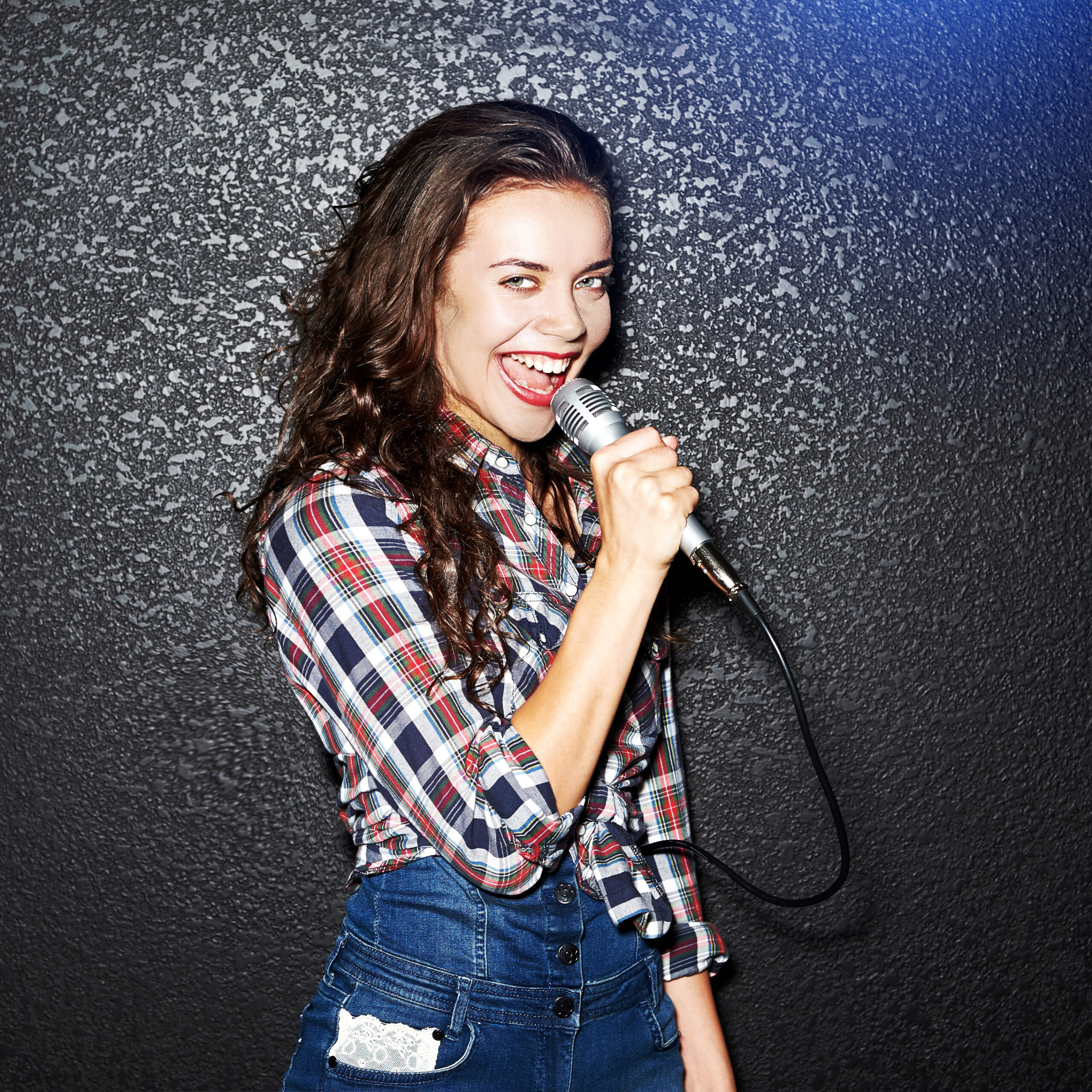 comedy shows in Brighton: a woman holding a microphone and smiling